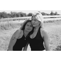 Menschen | Rebecca & Sophia Kandel II
                    