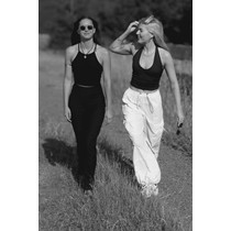 Menschen | Rebecca & Sophia Kandel II
                    